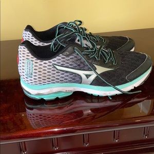 ASICS wave rider shoes